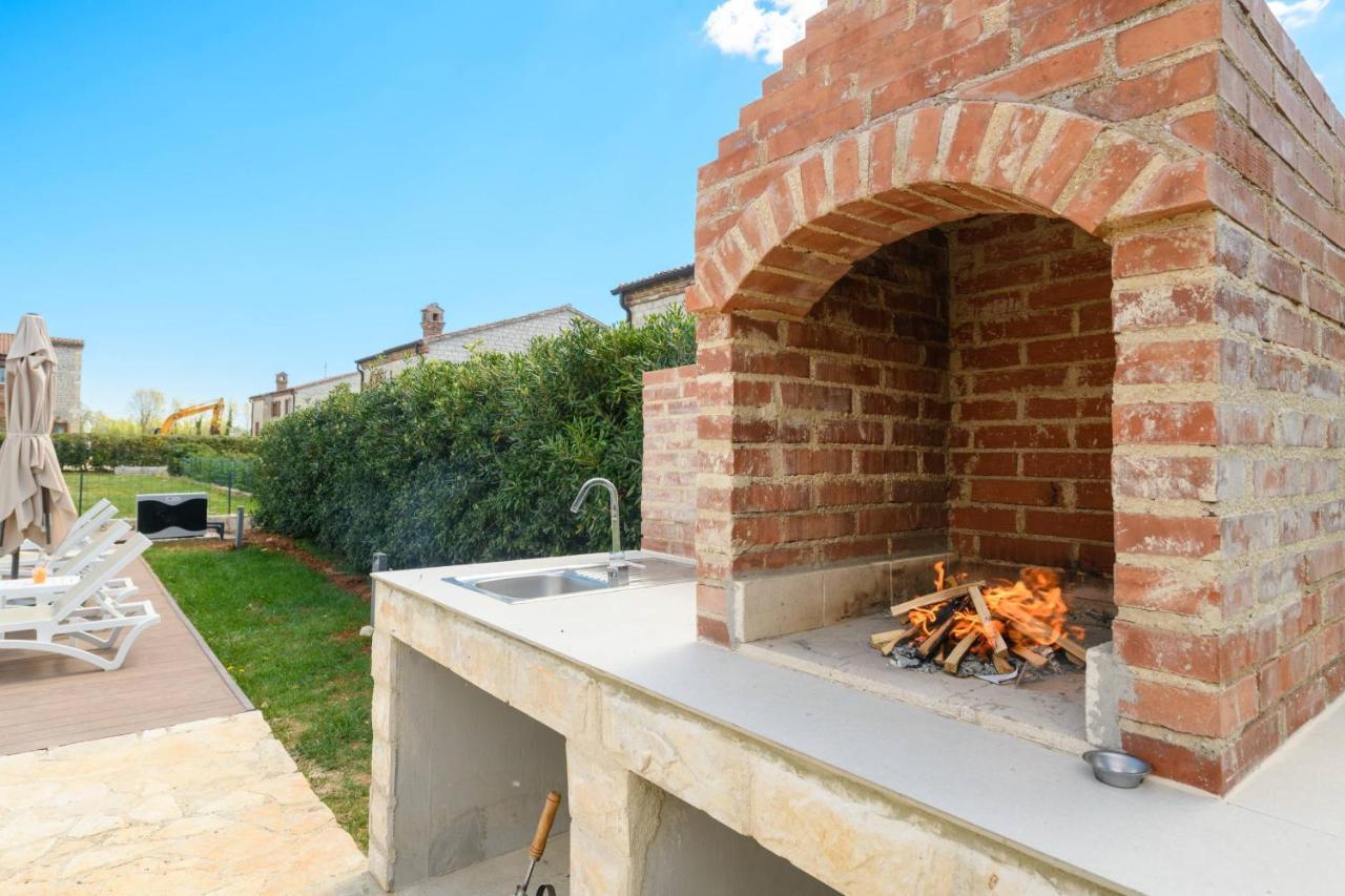 Paradis Villa Stone Queen With Heated Pool Butkovići Eksteriør billede