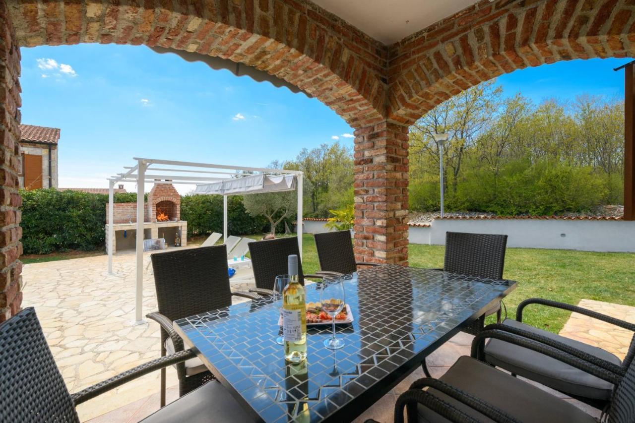 Paradis Villa Stone Queen With Heated Pool Butkovići Eksteriør billede