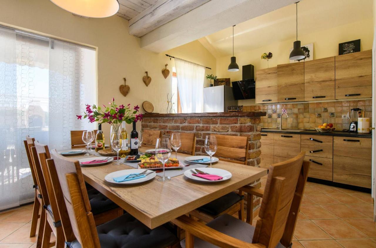 Paradis Villa Stone Queen With Heated Pool Butkovići Eksteriør billede