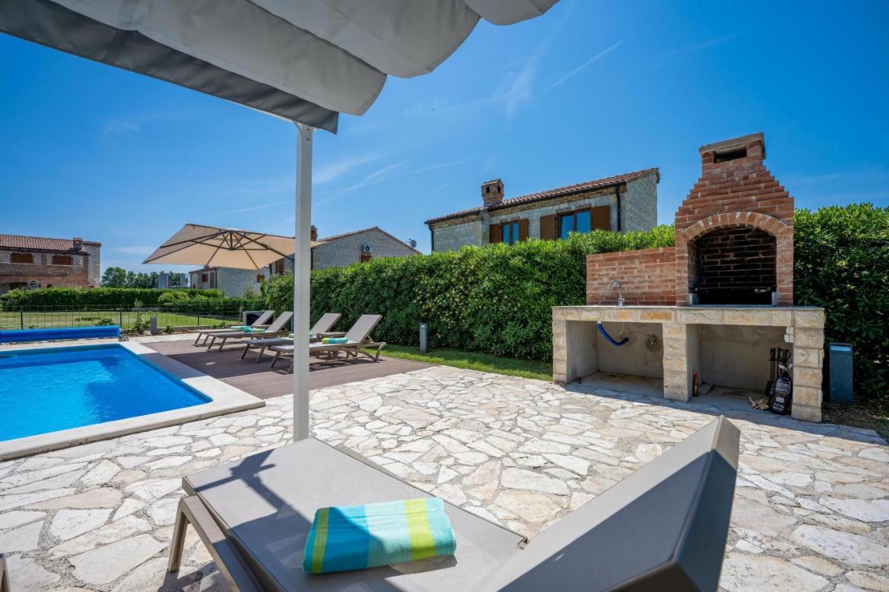 Paradis Villa Stone Queen With Heated Pool Butkovići Eksteriør billede
